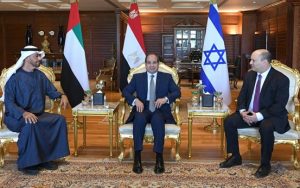 Egypt's President Sisi (C) meeting with Abu Dhabi Crown Prince bin Zayed (L) and Israel's Prime Minister Bennett, 22 March 2022